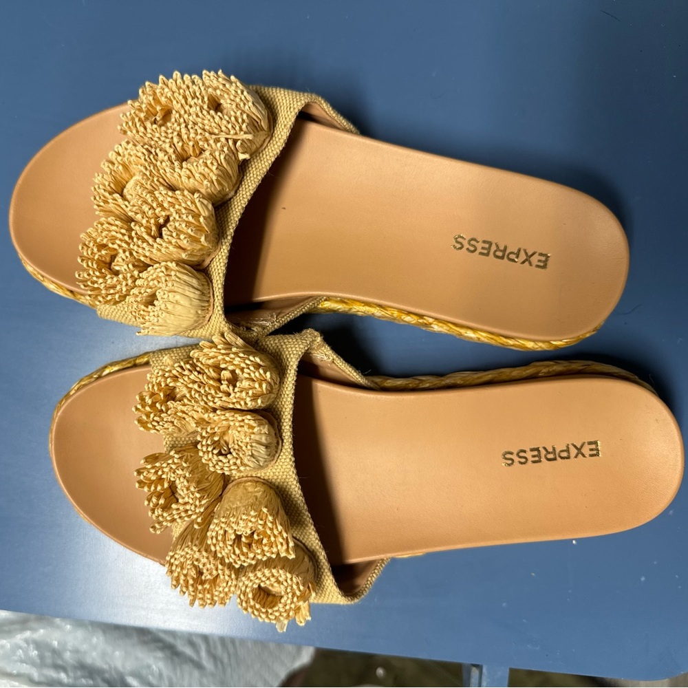 Express Women's Gold Floral Slide Sandals